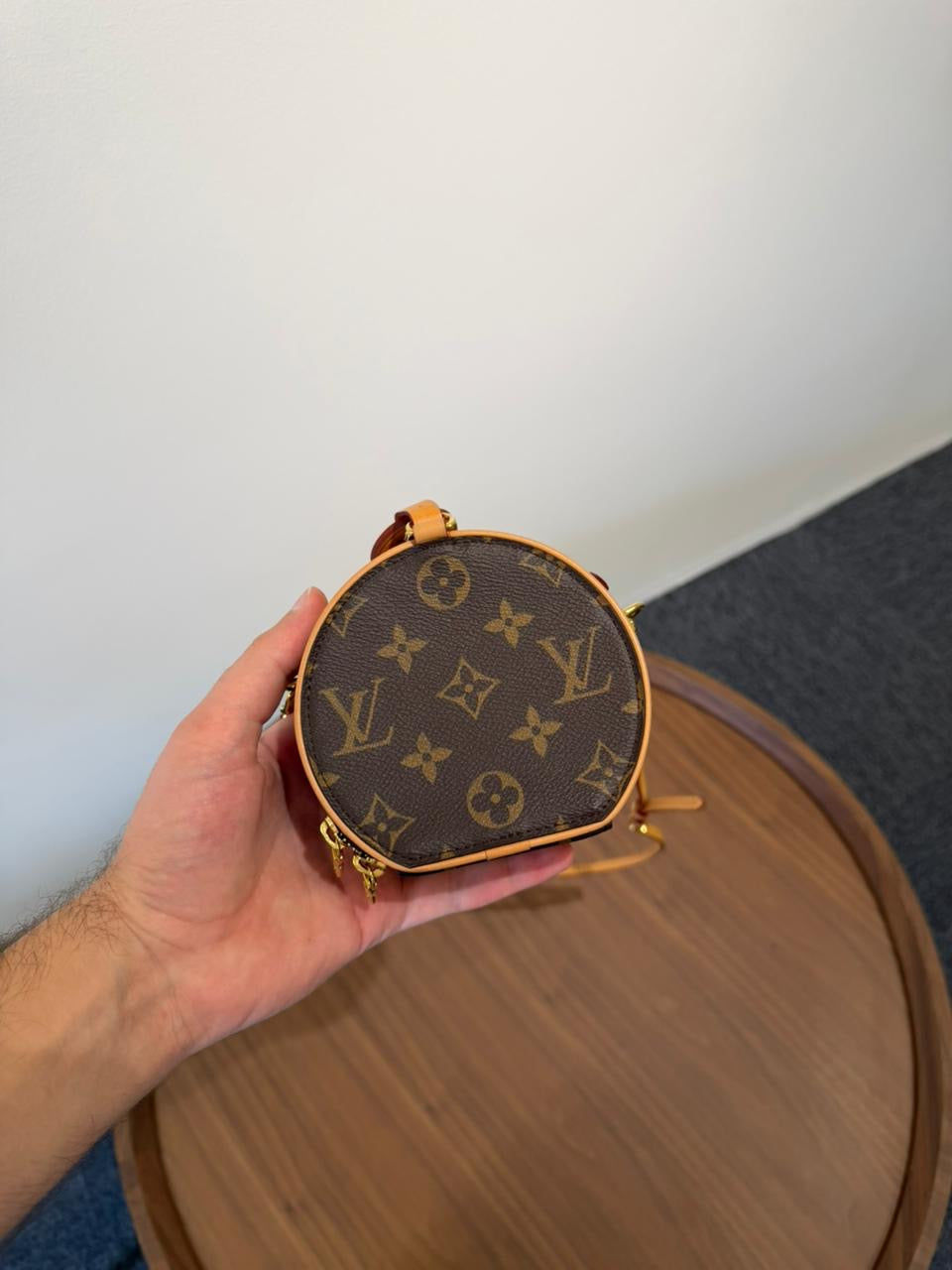 LOUIS VUITTON
Monogram Canvas Boite Chapeau Necklace Bag Mini