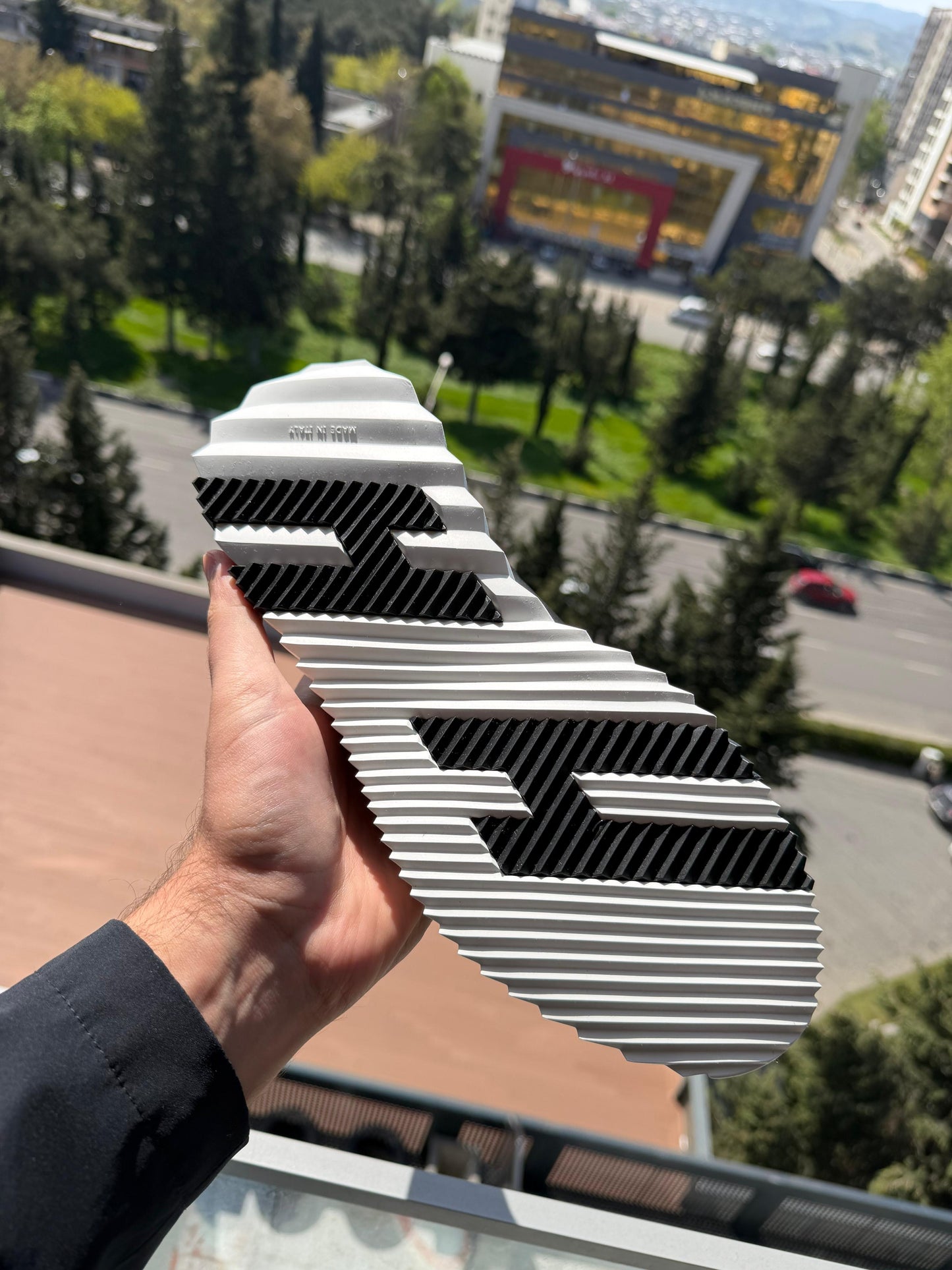 ჰერმესის შავი ფერის „Bouncing“ სნიკერები