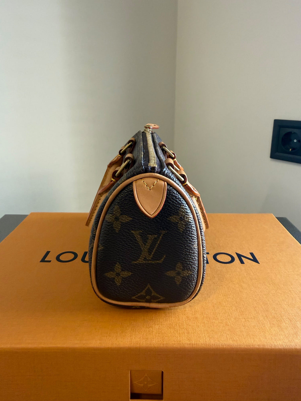 Louis Vuitton Monogram Speedy 25 Handbag