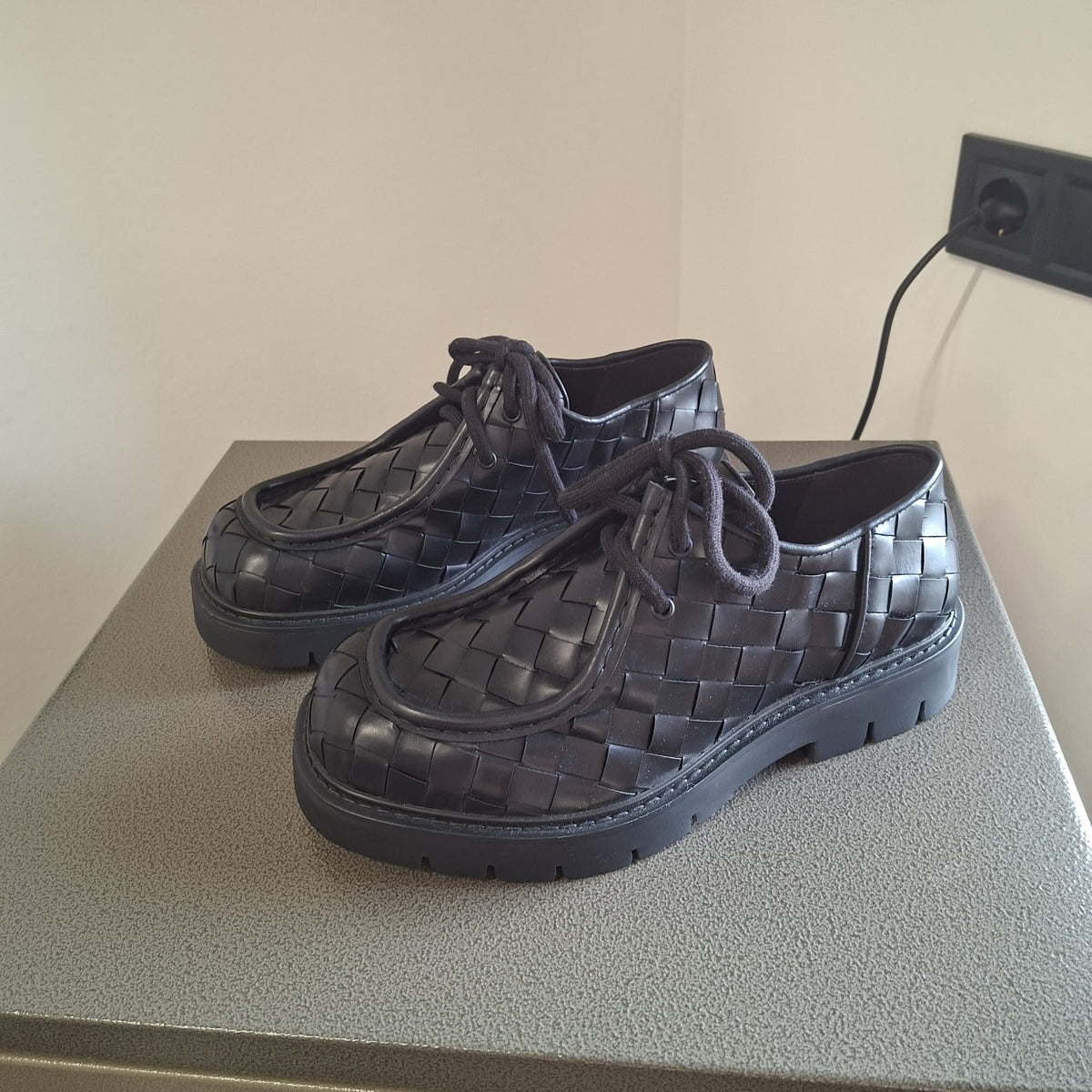 Bottega Veneta Intrecciato Leather Lace-Up Shoes – Dark Brown | Size 42