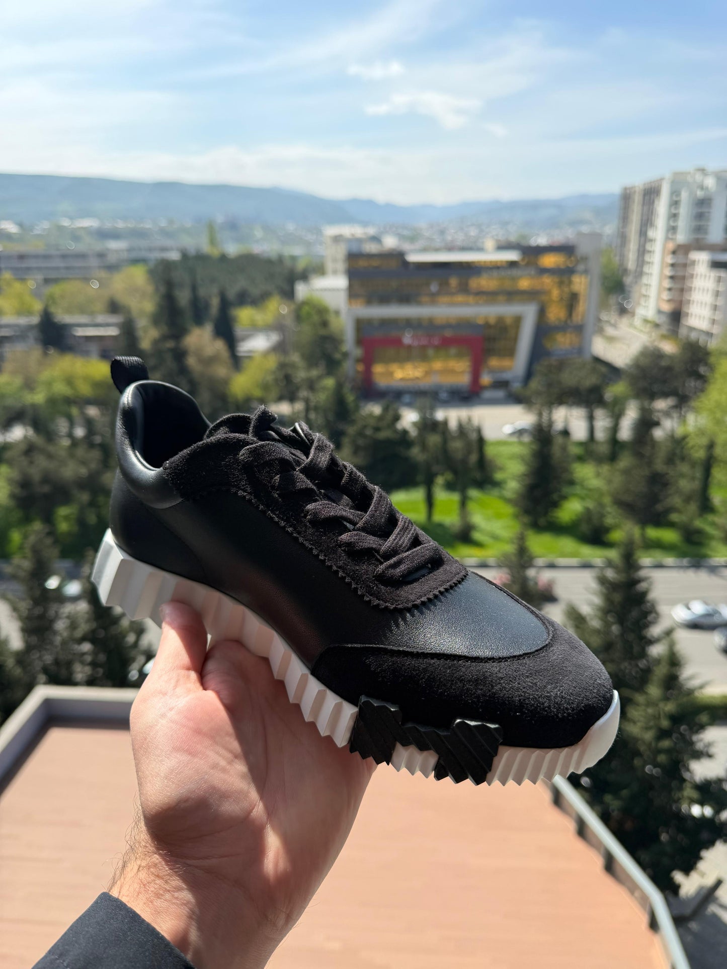ჰერმესის შავი ფერის „Bouncing“ სნიკერები