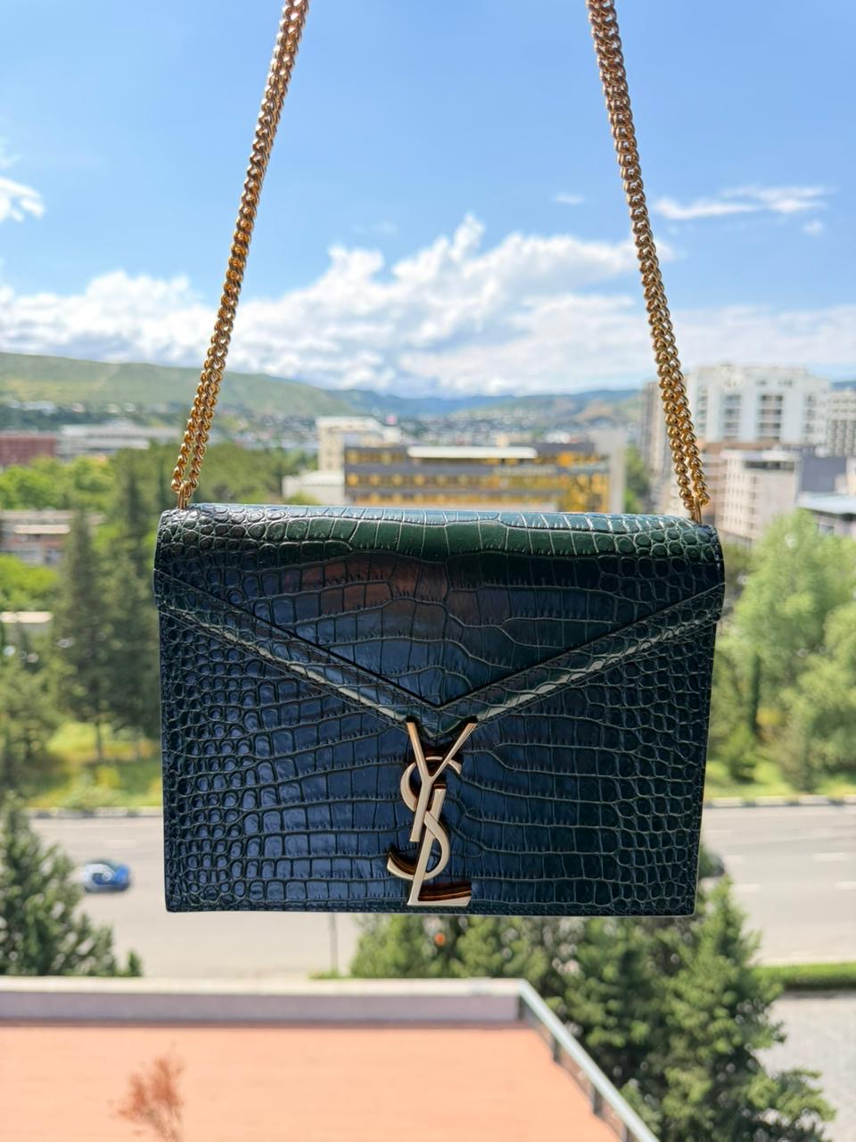 Louis Vuitton OnTheGo MM Monogram Empreinte Leather Noir Tote Bag Women