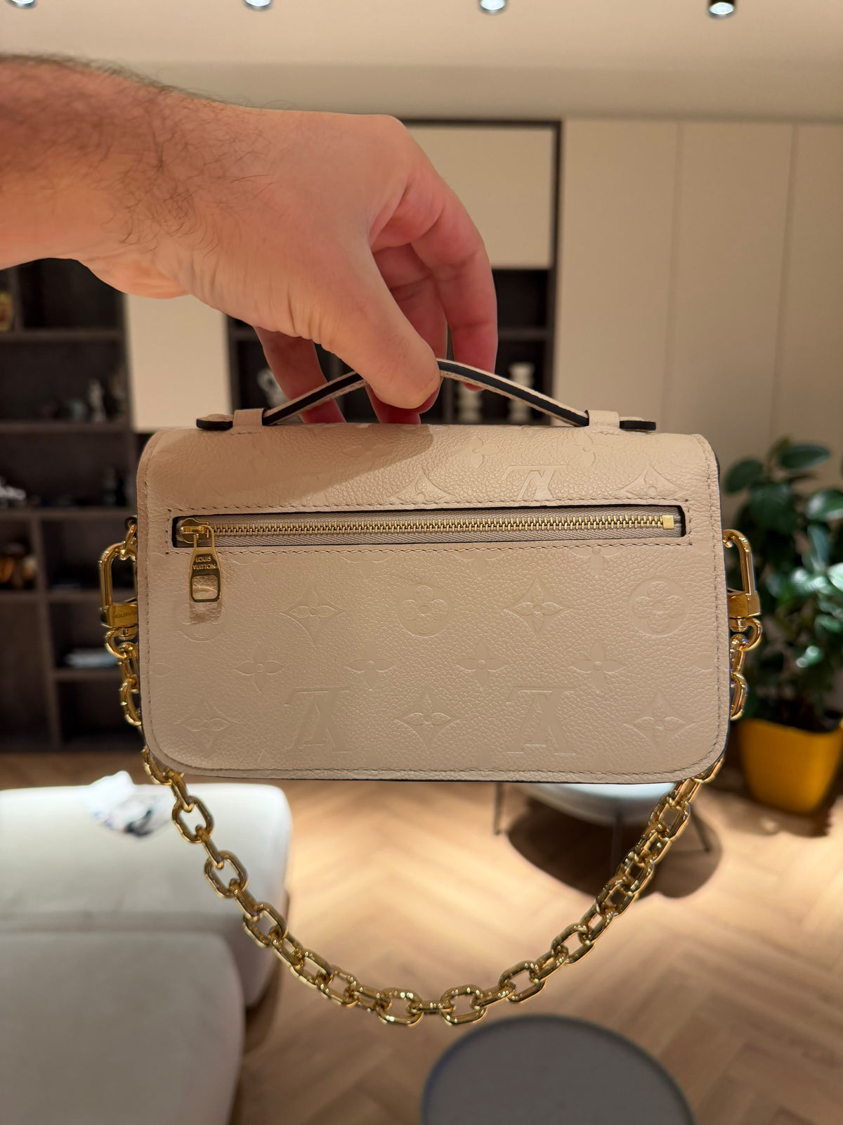 Louis Vuitton Pochette Métis Monogram Empreinte – Cream