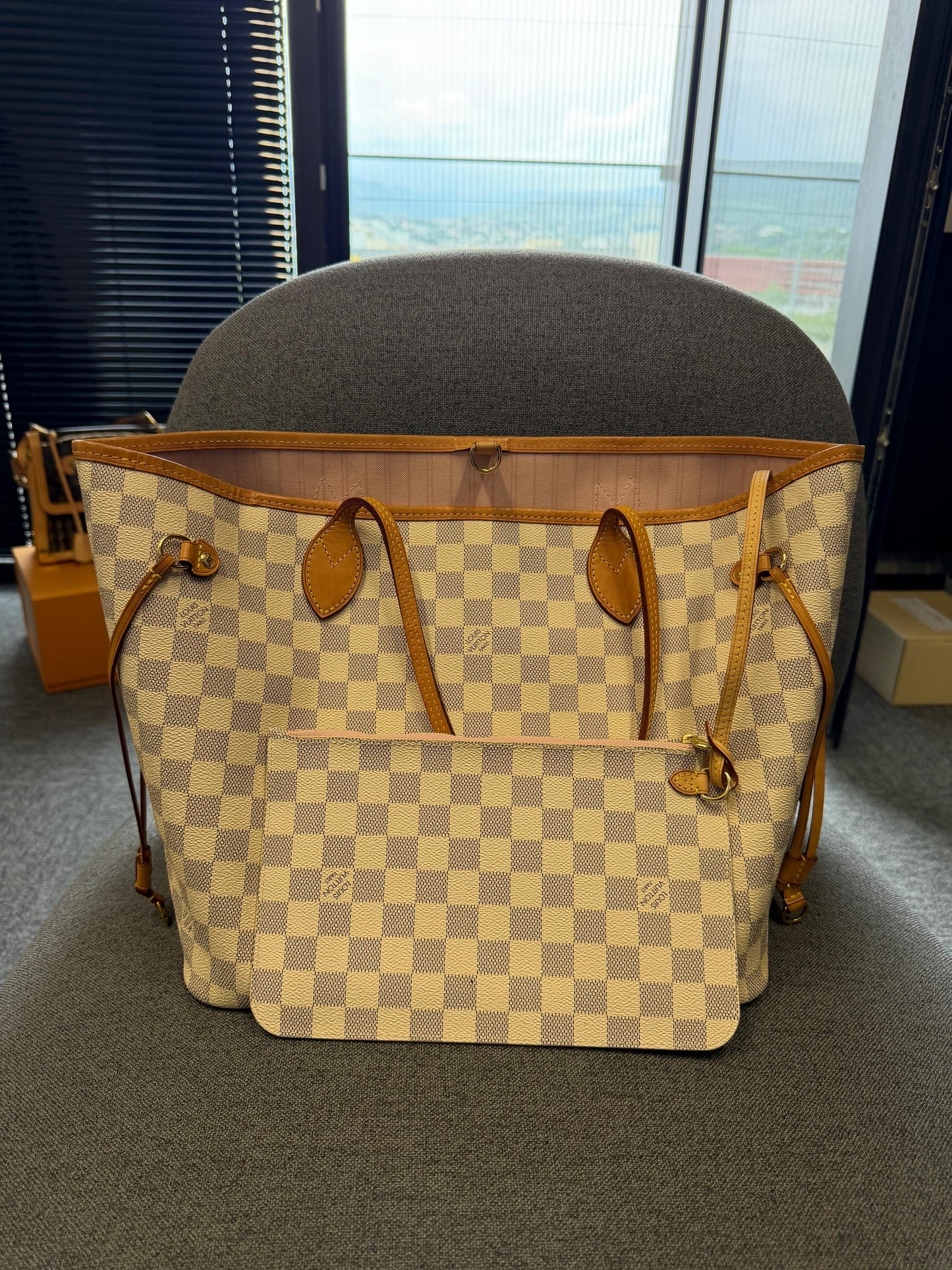 Louis Vuitton Neverfull Damier Azur Tote Bag with Pouch – Like New
