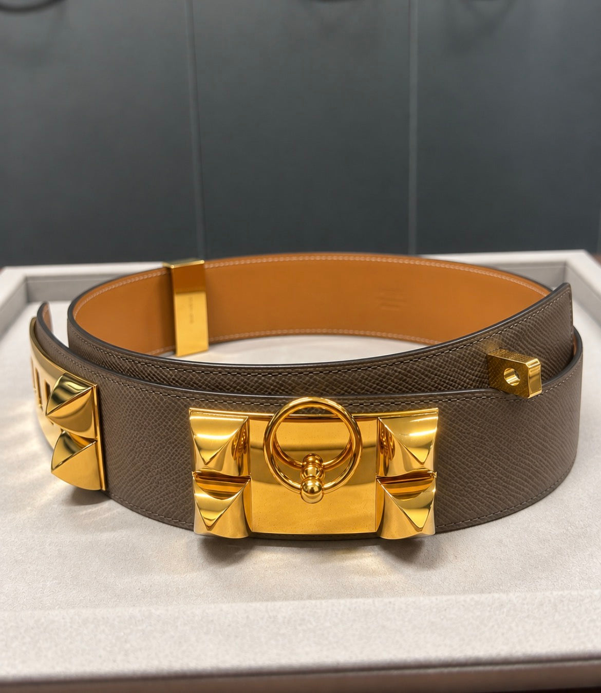 Hermès Collier de Chien Belt – Taupe Leather with Gold Hardware. 80sm