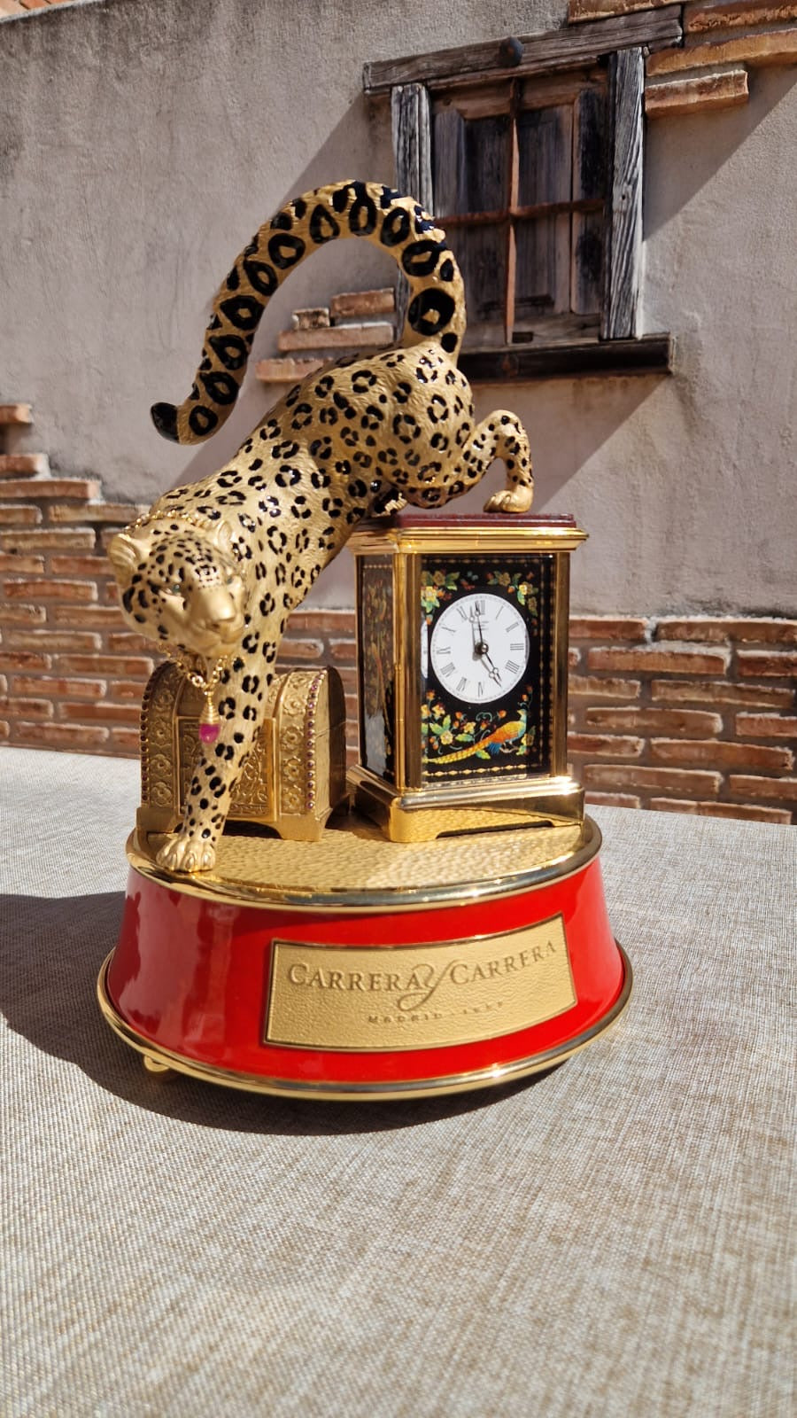 CARERERAY CARRERA 
Leopard with clock