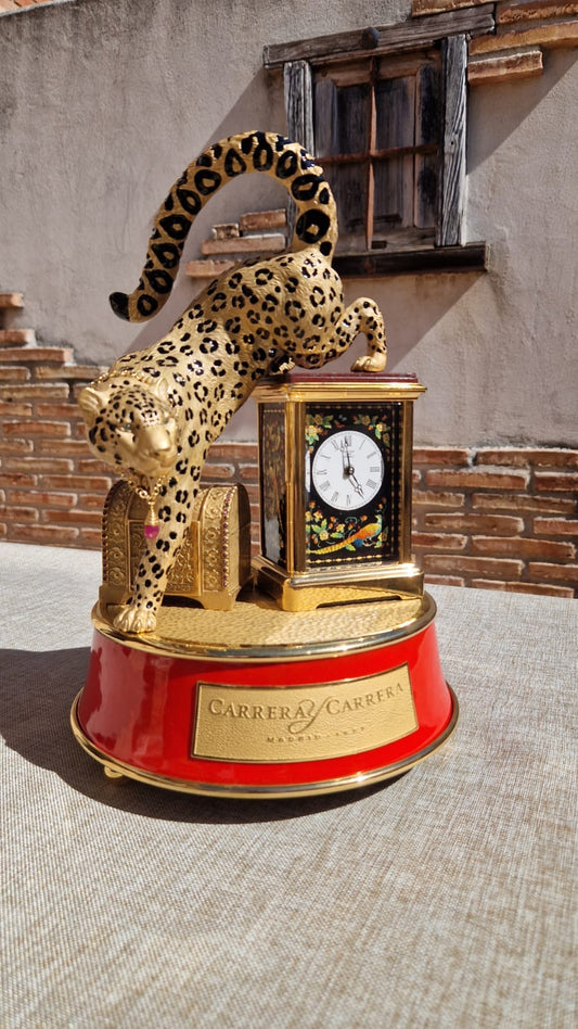 CARERERAY CARRERA 
Leopard with clock