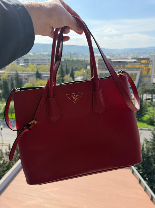 Prada Saffiano-ს 2-მხრივი ჩანთა, წითელი ხბოს ტყავი