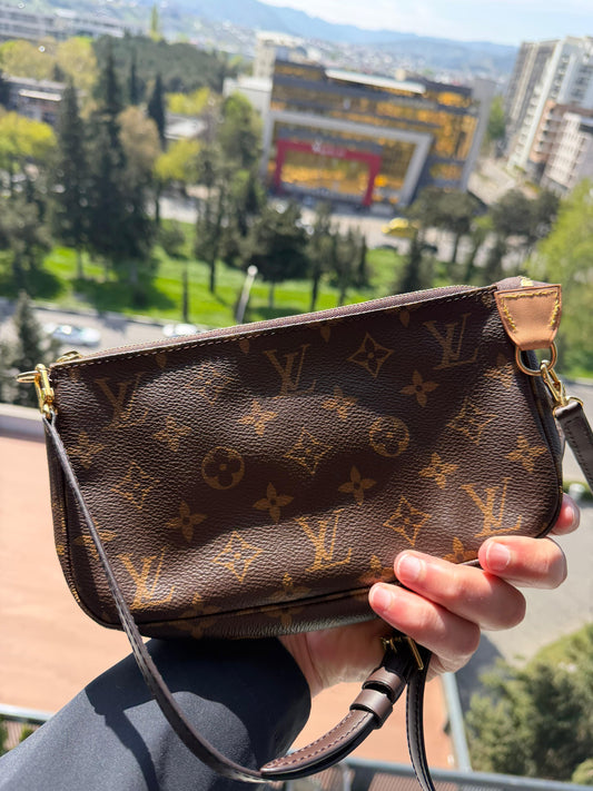 Louis Vuitton Pochette Accessoires ხელჩანთა, მონოგრამის ჩანთა