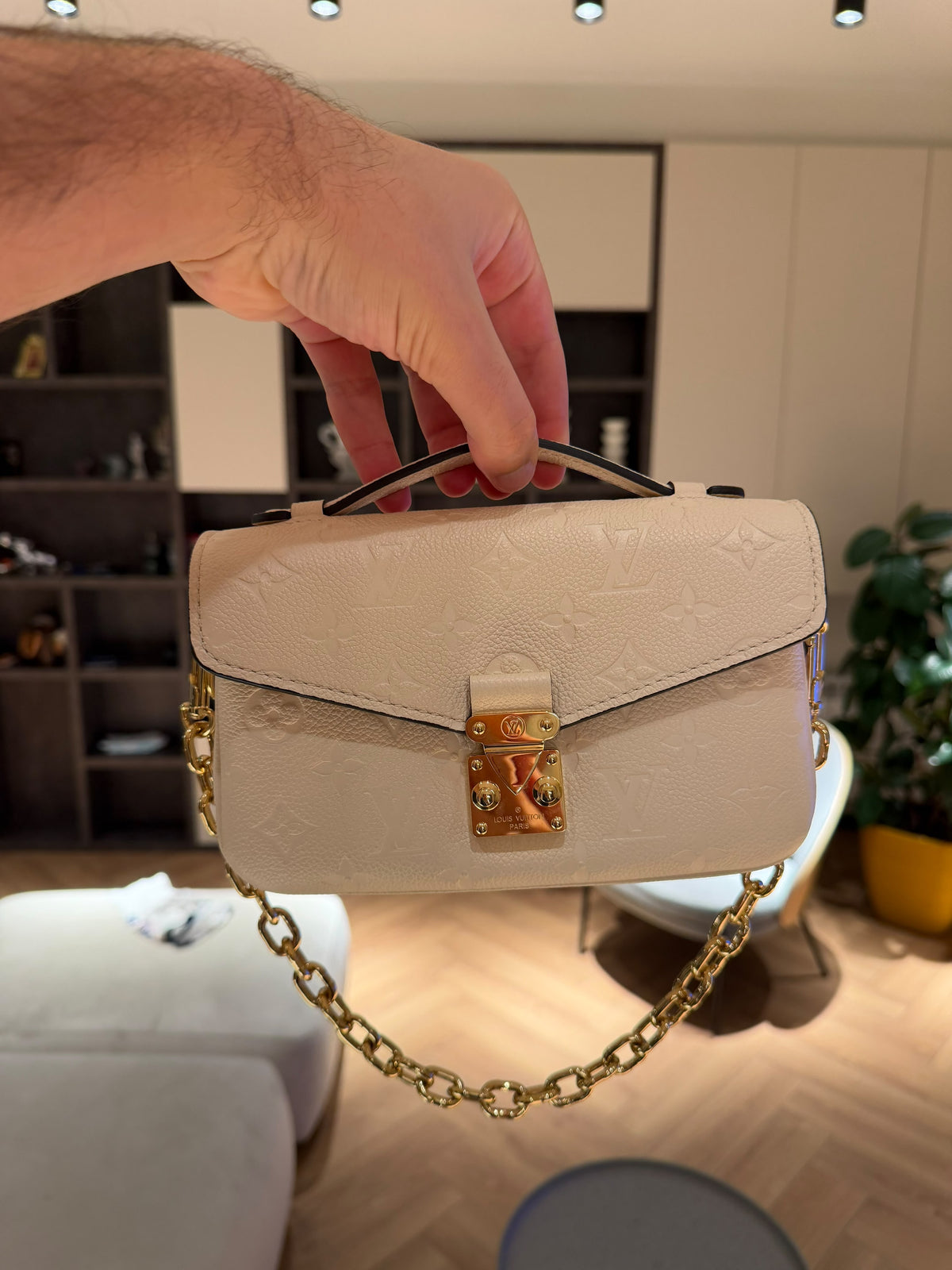 Louis Vuitton Pochette Métis Monogram Empreinte – Cream
