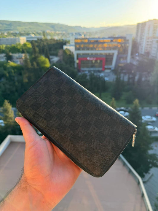 Louis Vuitton Men’s Wallet Zippy Damier Graphite Used