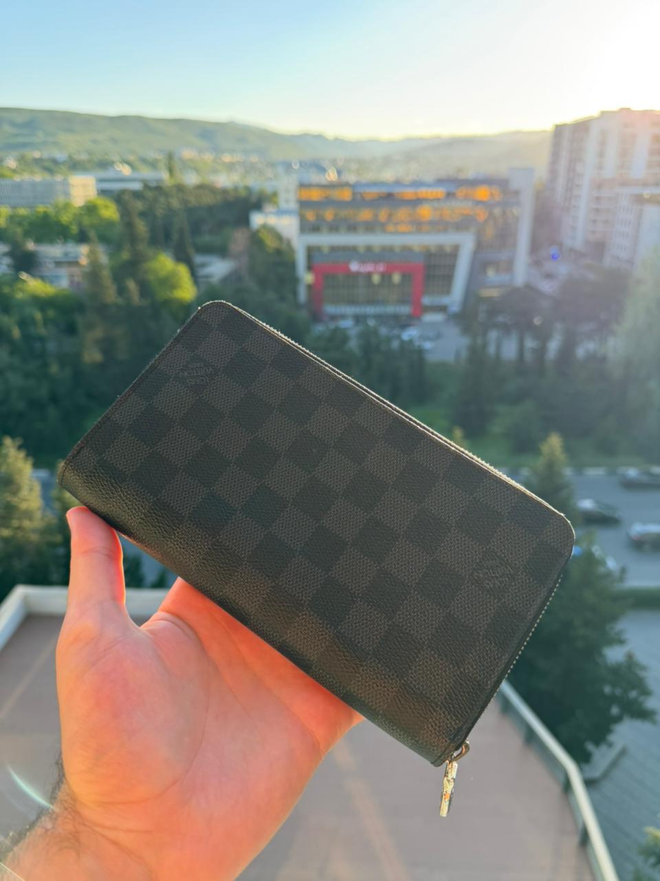 Louis Vuitton Men’s Wallet Zippy Damier Graphite Used
