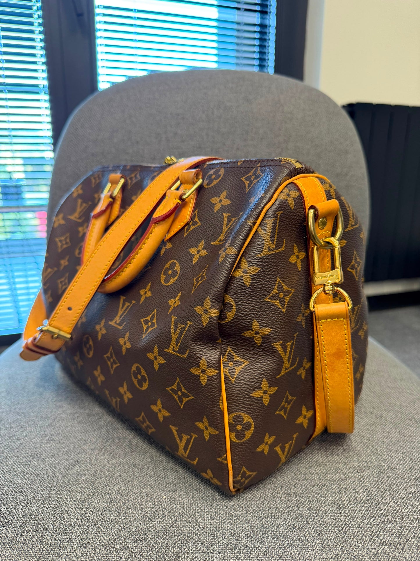 Louis Vuitton Speedy Monogram Canvas 30 Bandouliere
